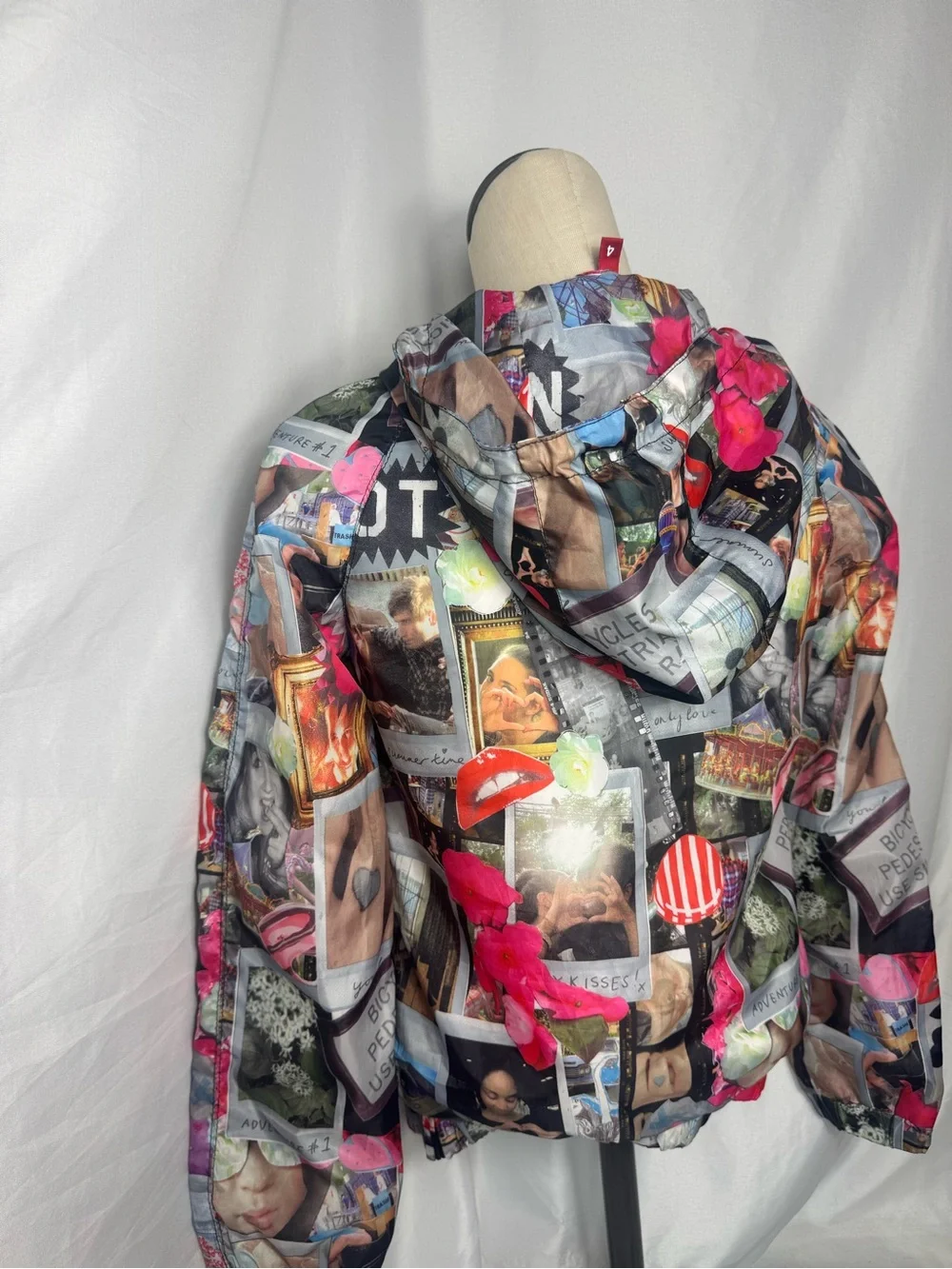 Woman's Divided By H&M Graphic Windbreaker Hoodie Zip Up Y2K style size 4